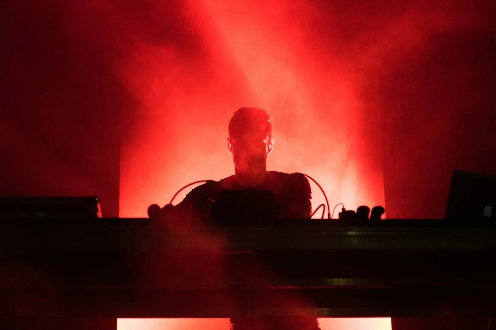 Juno Vasquez, live